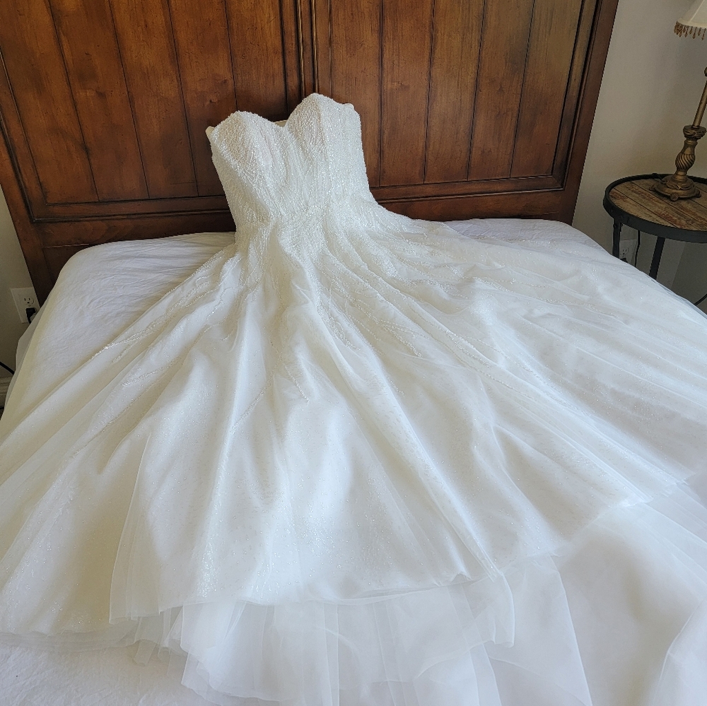 BRAND NEW 2024 L'Amour LA23244 Chelsey , Label size 20